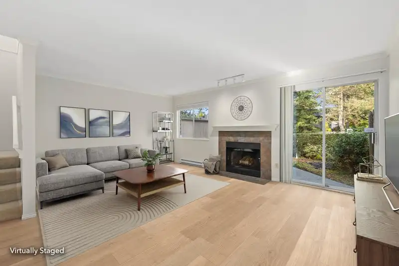 912 ROCHE POINT DRIVE - photo 4 of 30
