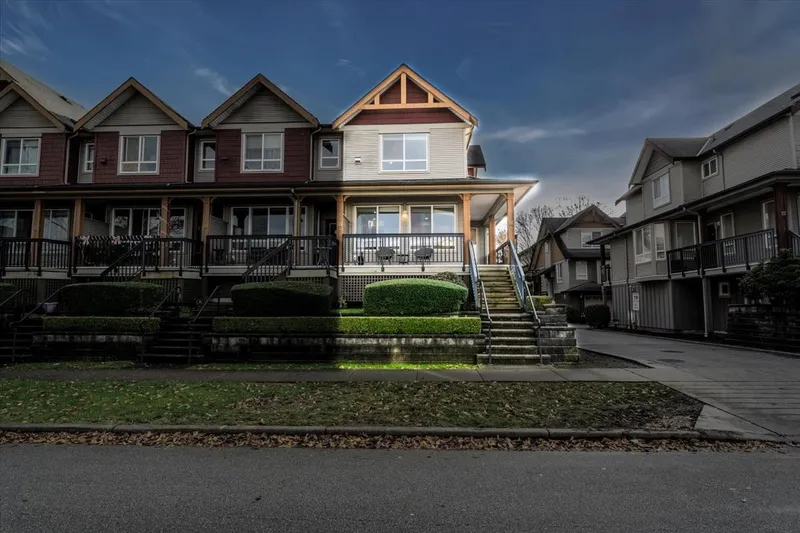 26 16772 61 AVENUE - photo 2 of 25