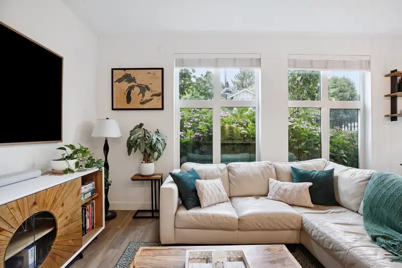 116 750 DOGWOOD STREET - photo 2 of 34
