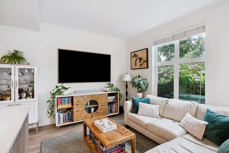 116 750 DOGWOOD STREET - photo 4 of 34