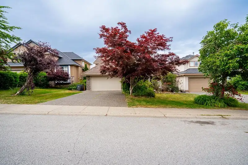 16995 104A AVENUE - photo 1 of 40