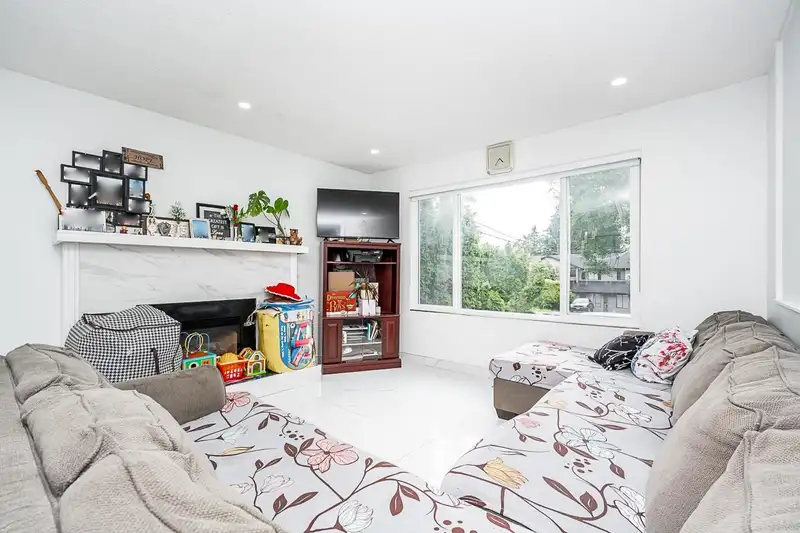 5884 184 STREET - photo 2 of 35