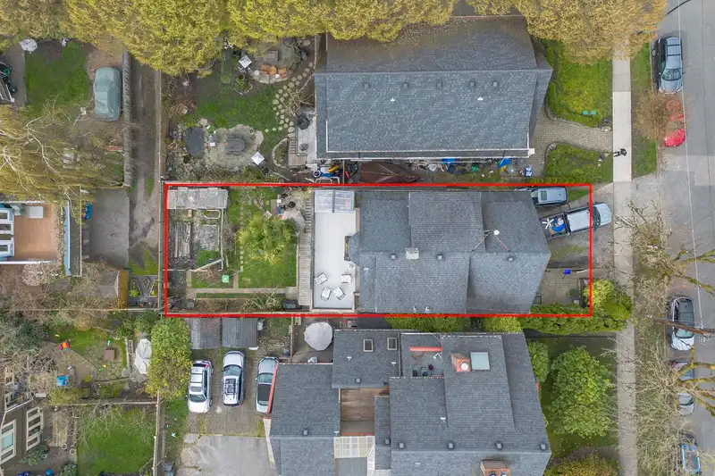 2582 W 6TH AVENUE - photo 4 of 40
