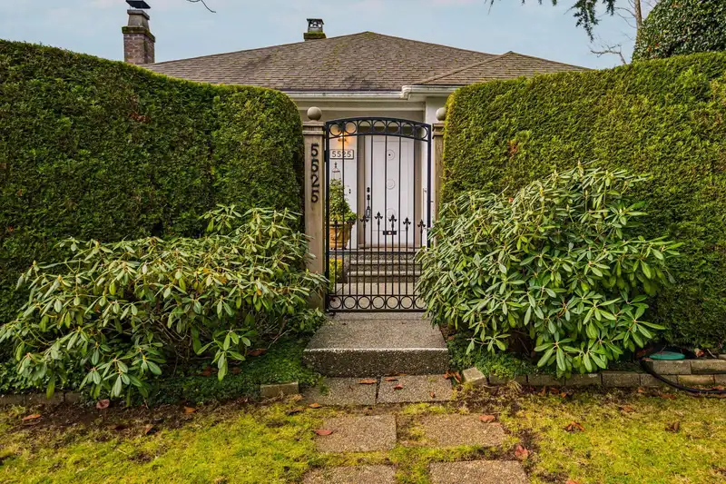 5525 CROWN STREET - photo 2 of 33
