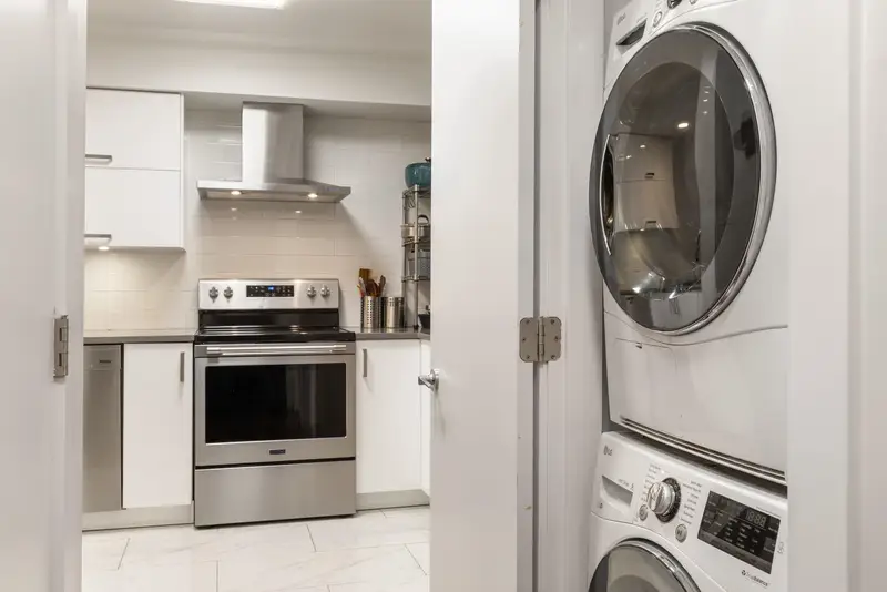 201 1225 BARCLAY STREET - photo 3 of 24