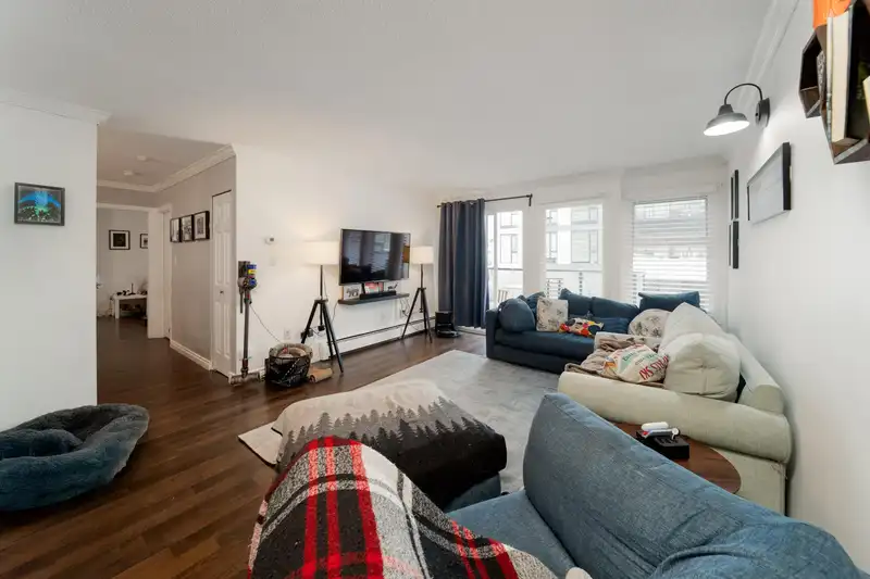 206 1850 E SOUTHMERE CRESCENT - photo 1 of 27