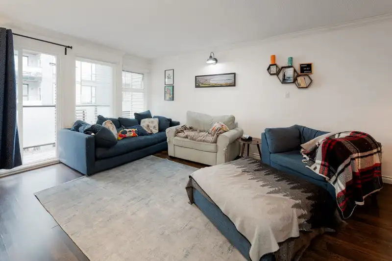 206 1850 E SOUTHMERE CRESCENT - photo 2 of 27