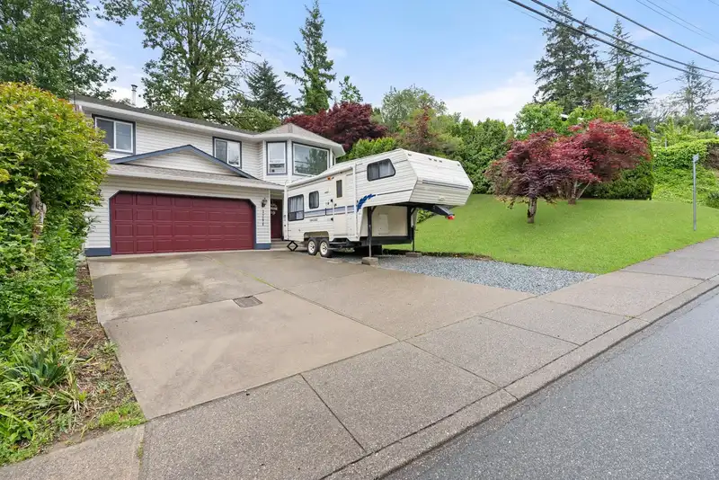 3284 SADDLE STREET - photo 1 of 40