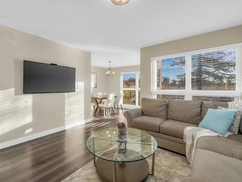 105 4815 55B STREET - photo 3 of 9