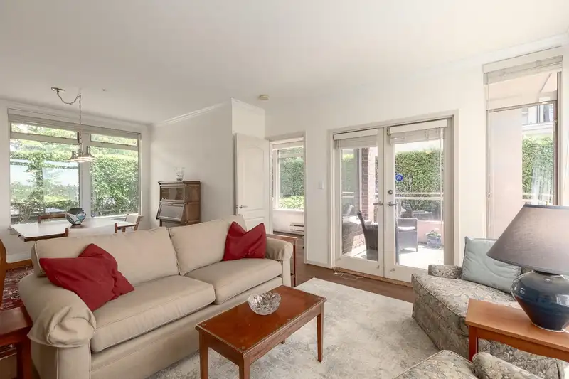 306 2271 BELLEVUE AVENUE - photo 3 of 37