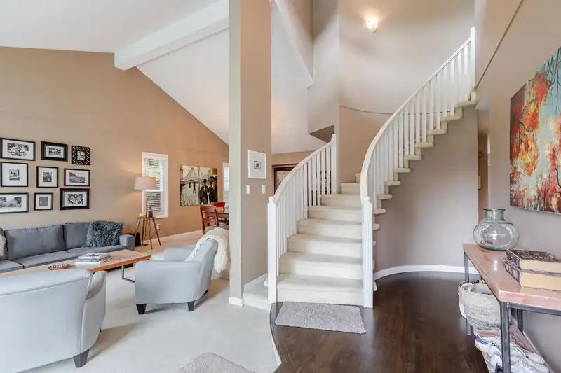 12533 21A AVENUE - photo 3 of 40