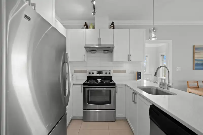 208 11566 224 STREET - photo 3 of 26
