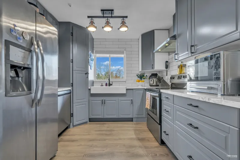 301 6390 196 STREET - photo 1 of 22