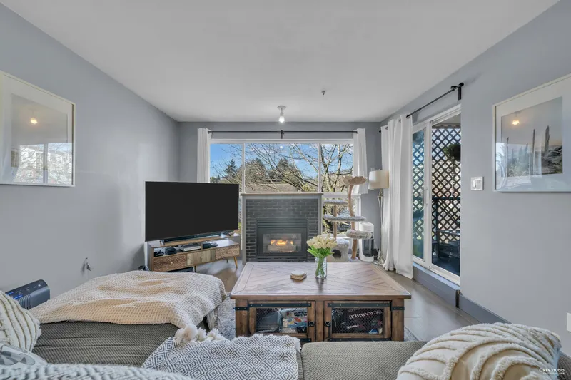 301 6390 196 STREET - photo 4 of 22