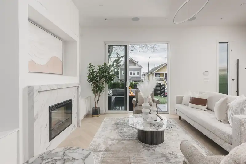 1 2130 E 2ND AVENUE - photo 4 of 18