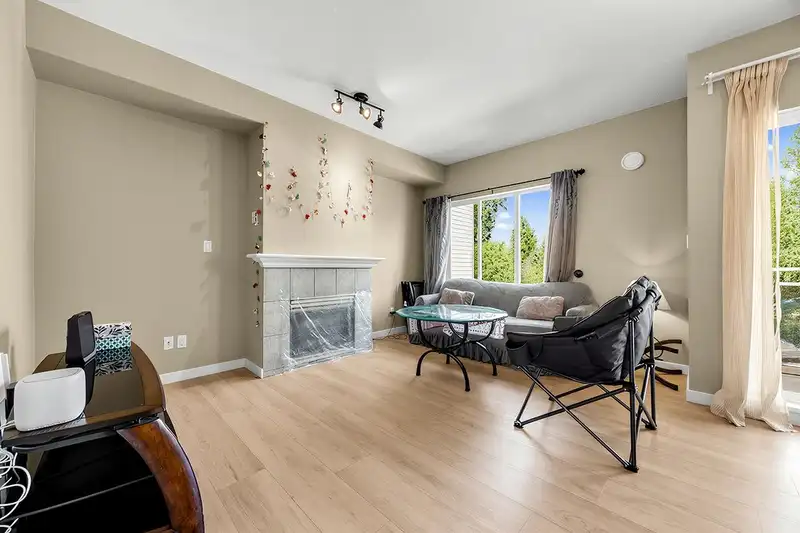 15 15133 29A AVENUE - photo 2 of 33