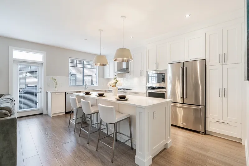 22 19938 70 AVENUE - photo 1 of 25