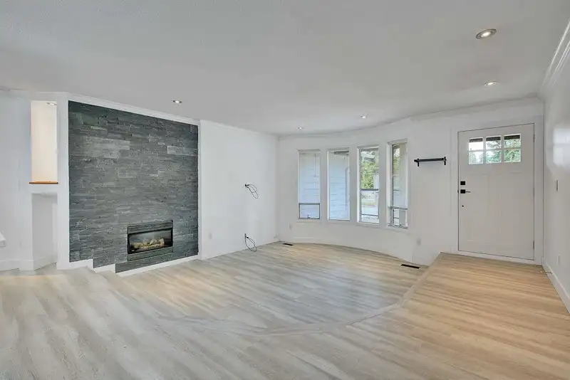 19694 46 AVENUE - photo 2 of 30
