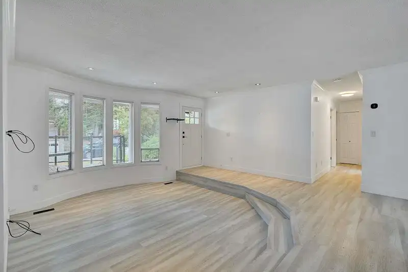 19694 46 AVENUE - photo 3 of 30