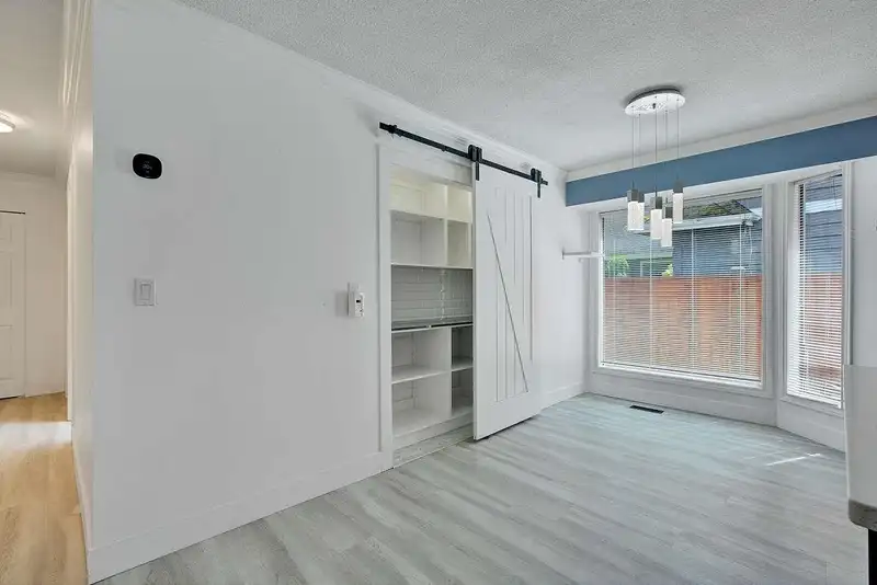 19694 46 AVENUE - photo 4 of 30