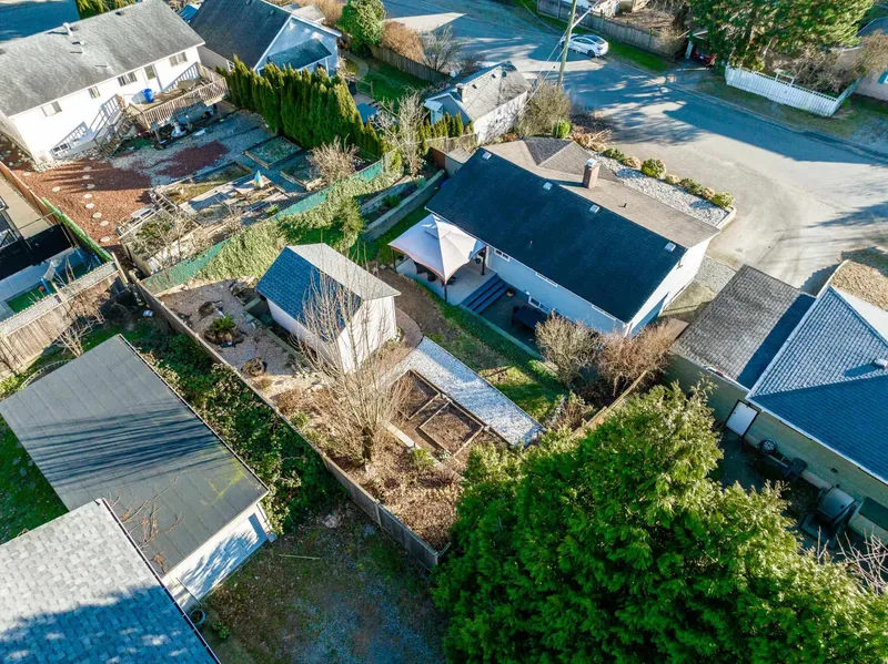 33469 5 AVENUE - photo 4 of 25