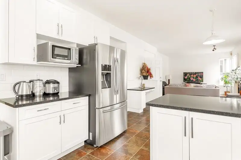 16753 84 AVENUE - photo 3 of 39