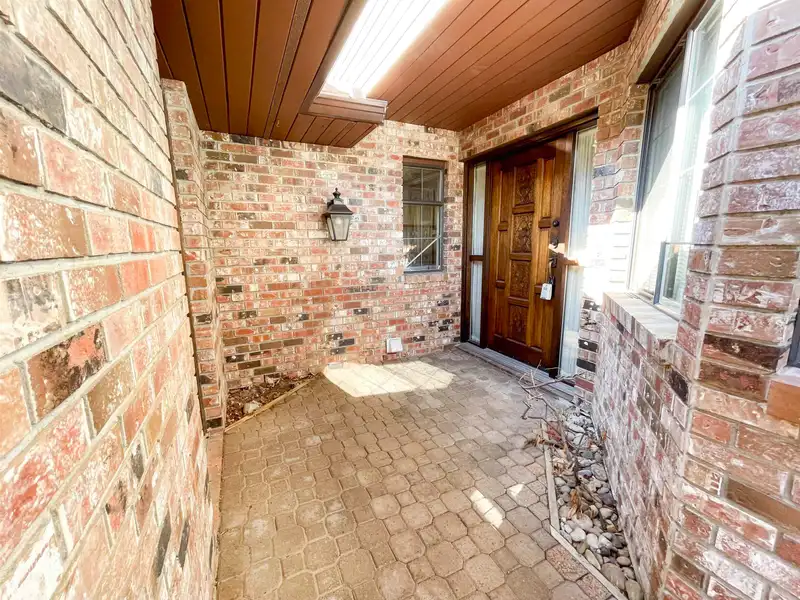 6 1725 SOUTHMERE CRESCENT - photo 3 of 33