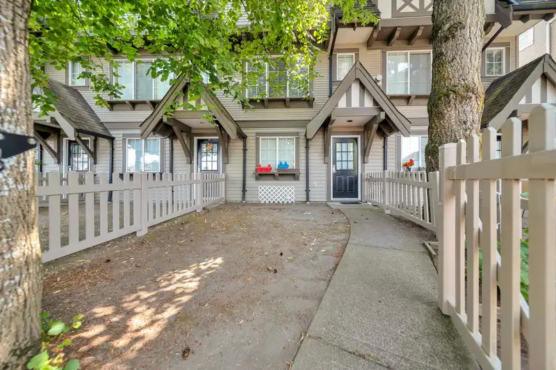 6 12778 66 AVENUE - photo 3 of 27