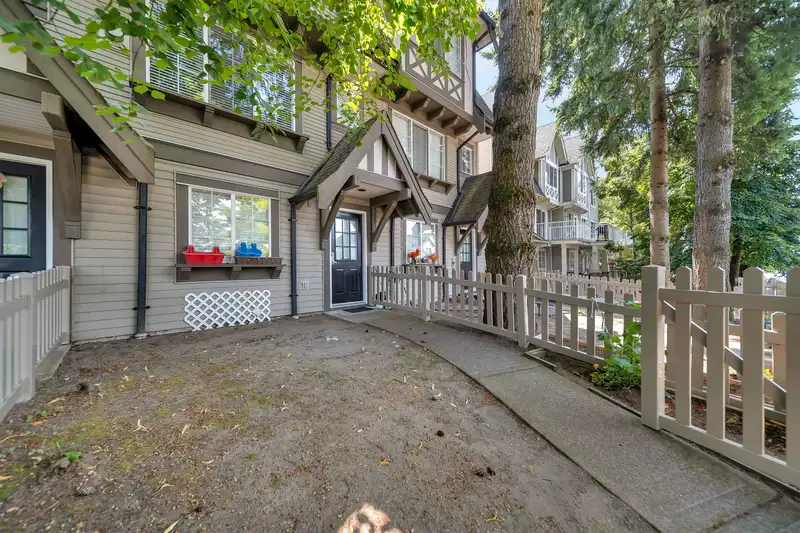 6 12778 66 AVENUE - photo 4 of 27