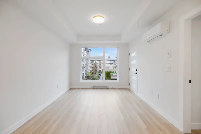 203 15353 17 AVENUE - photo 4 of 22