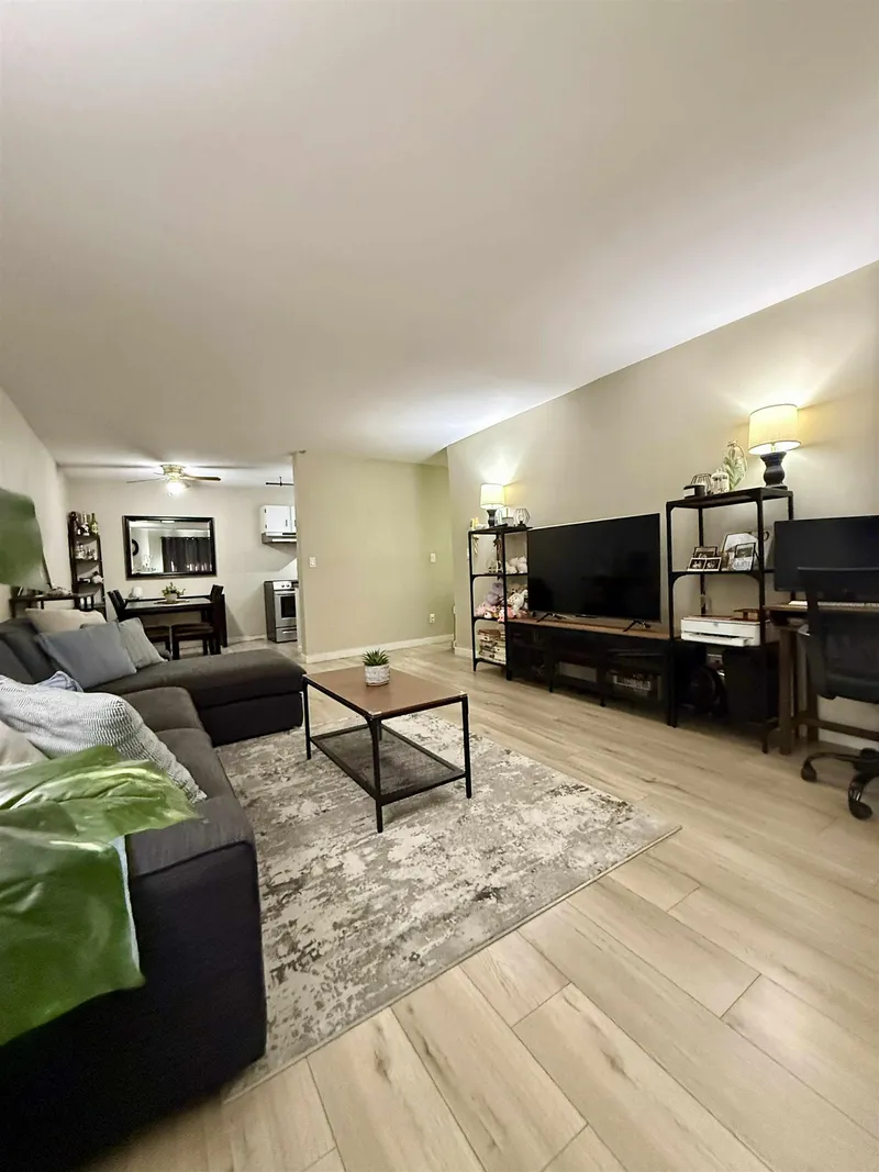 118 9682 134 STREET - photo 4 of 25