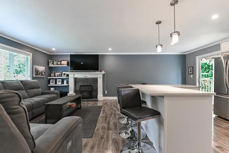 32354 14 AVENUE - photo 2 of 25