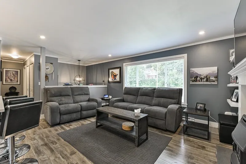 32354 14 AVENUE - photo 4 of 25