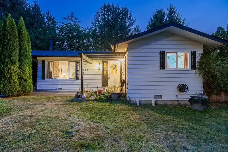 2787 270B STREET - photo 1 of 26