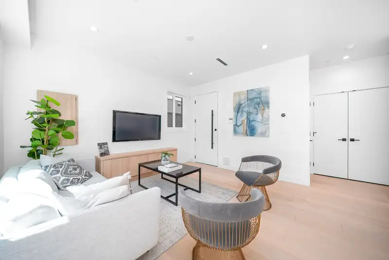 1710 E 35TH AVENUE - photo 1 of 34