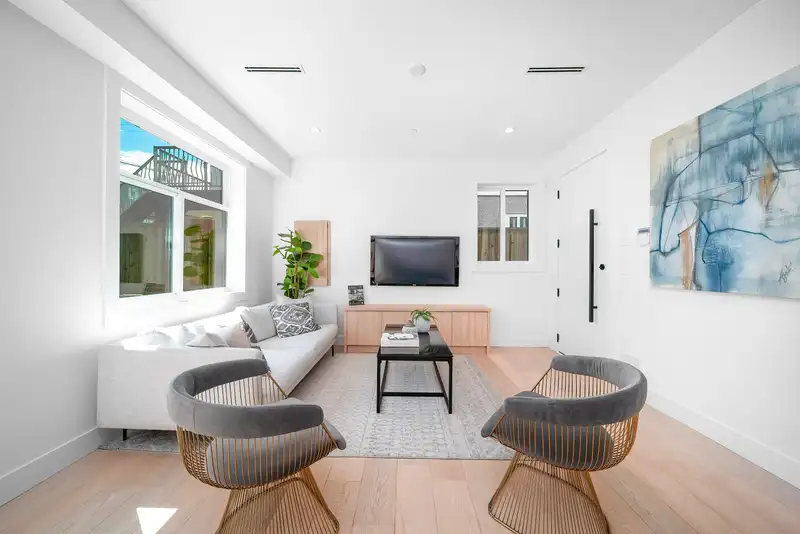 1710 E 35TH AVENUE - photo 3 of 34