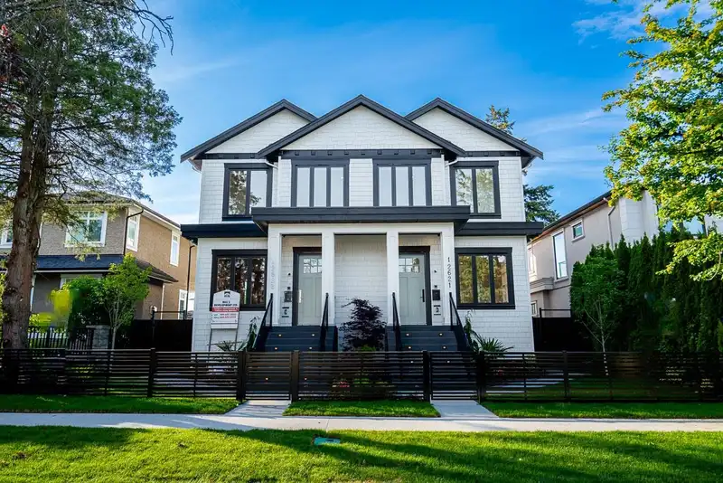 2621 MCBAIN AVENUE - photo 2 of 40