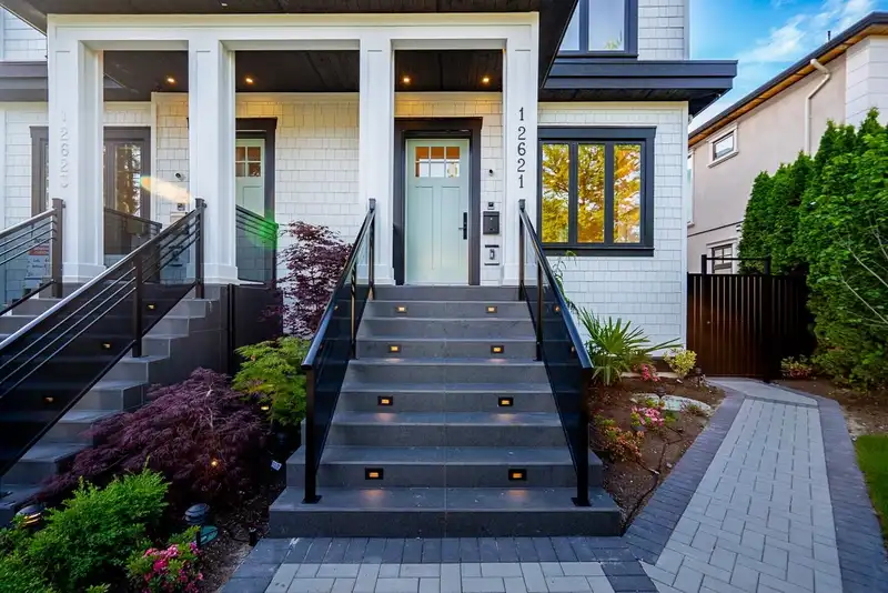2621 MCBAIN AVENUE - photo 4 of 40