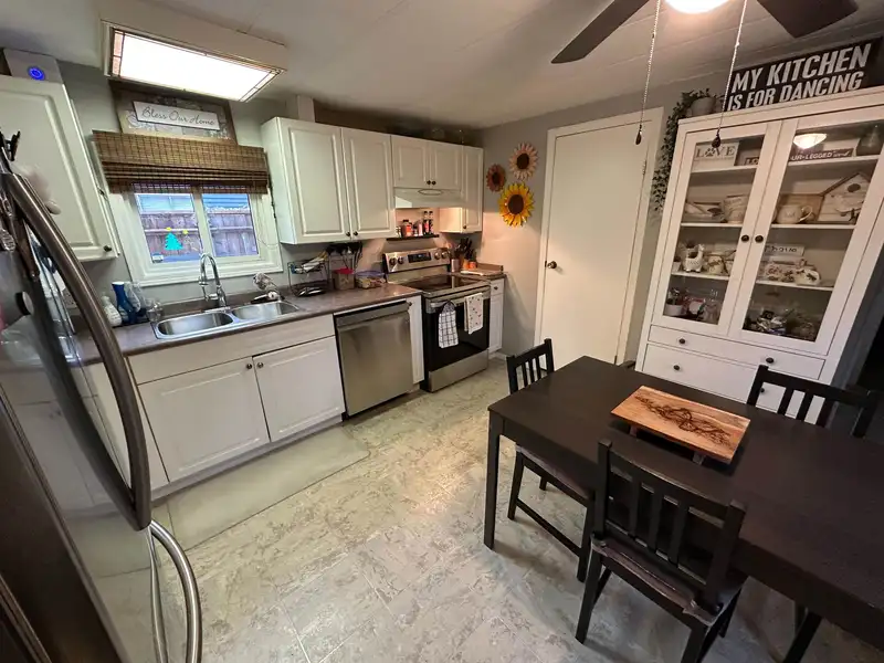 10 13650 80 AVENUE - photo 3 of 30