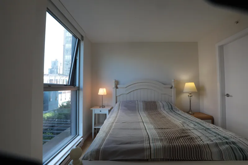 908 999 SEYMOUR STREET - photo 2 of 18