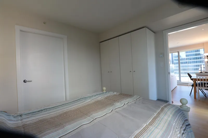 908 999 SEYMOUR STREET - photo 3 of 18