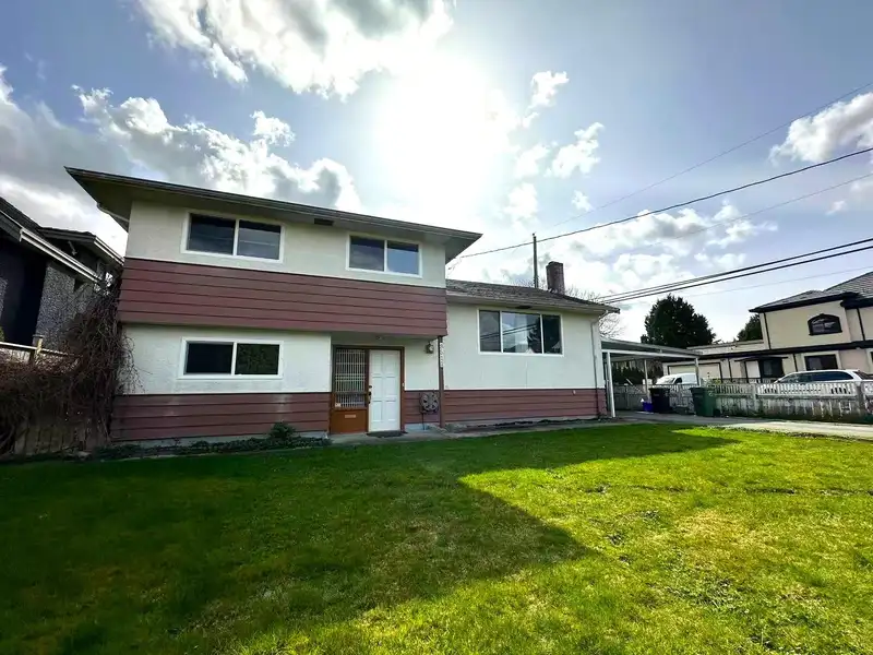 9511 PINEWELL CRESCENT - photo 3 of 34