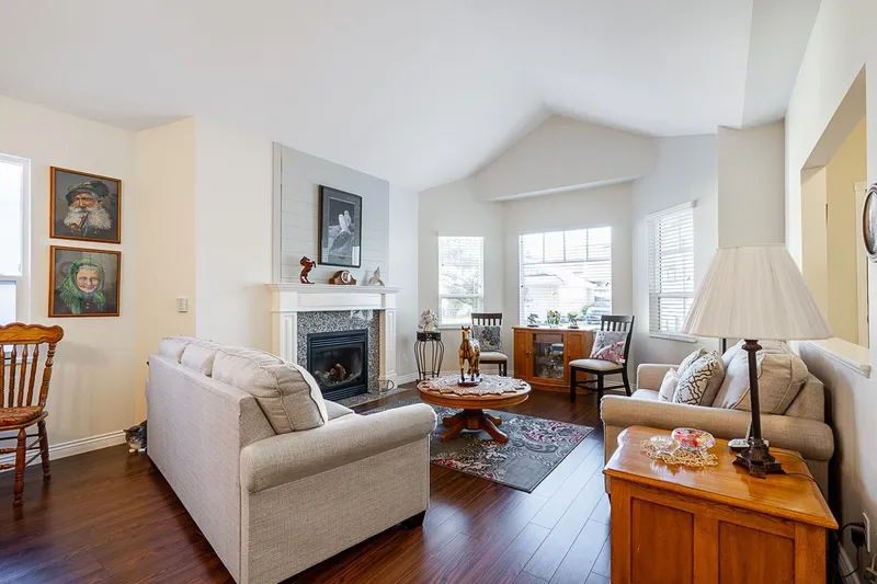 314 20655 88 AVENUE - photo 1 of 25