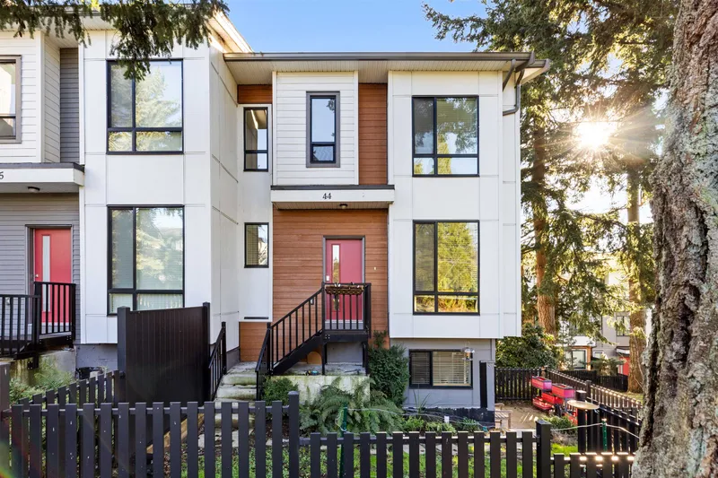 44 16433 19 AVENUE - photo 1 of 25