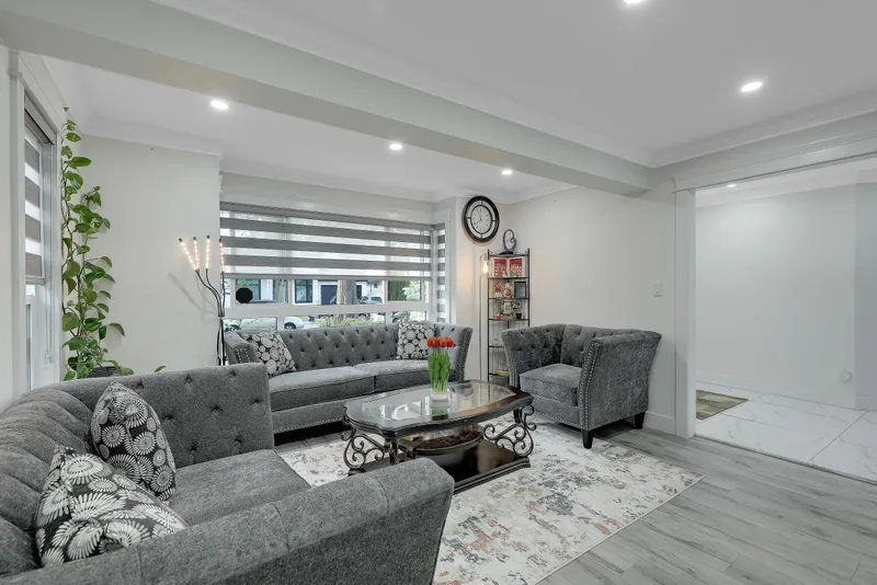 15738 97 AVENUE - photo 3 of 25