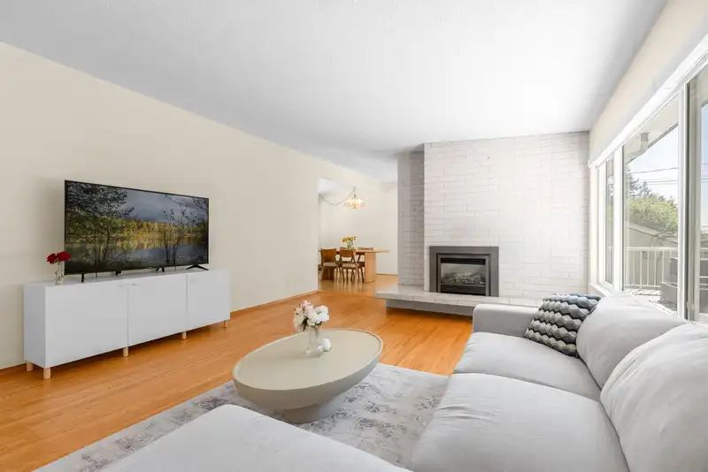 646 E WINDSOR ROAD - photo 3 of 38