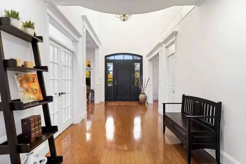 15296 57 AVENUE - photo 3 of 25