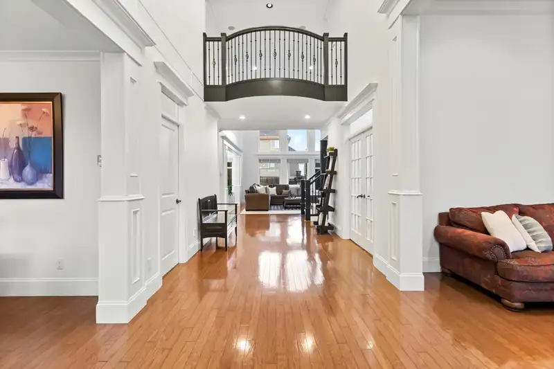 15296 57 AVENUE - photo 4 of 25