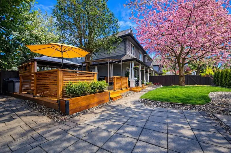 1 1255 E 15TH AVENUE - photo 3 of 40