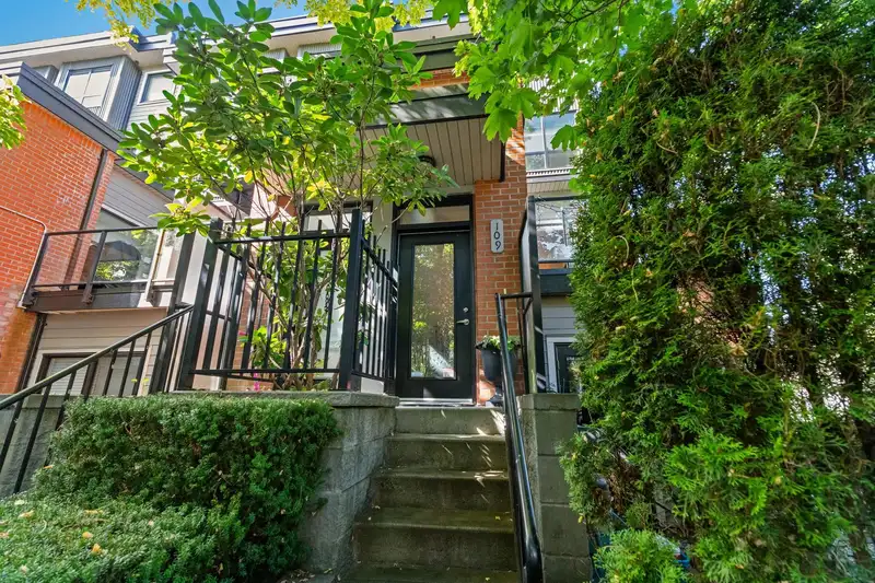 109 1855 STAINSBURY AVENUE - photo 1 of 31